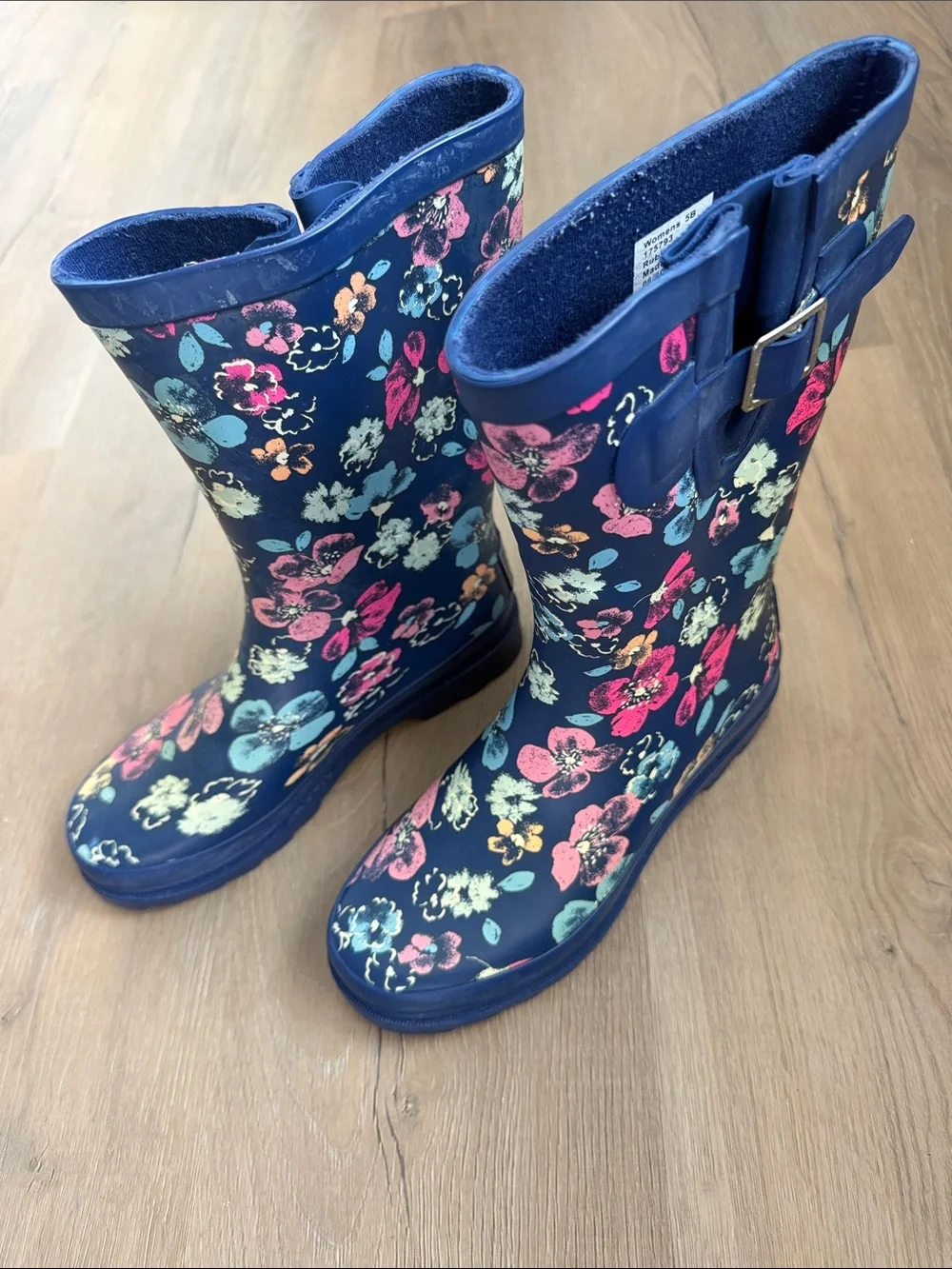 Women’s Size 5 Floral Navy Rain Boots, EUC